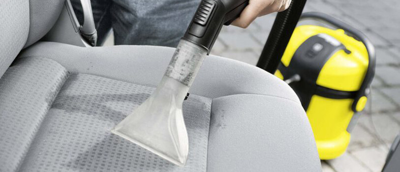 Comment nettoyer les sièges d'une voiture avec une shampouineuse
